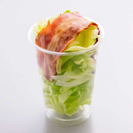 焦がしベーコンサラダ　シーザードレッシング付｜美濃加茂でピザ・ハンバーガーのデリバリー・テイクアウトならpizza&burger ミツボシ 美濃加茂店